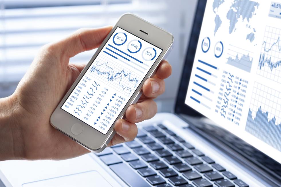 Professional monitoring charts both on smartphone and laptop